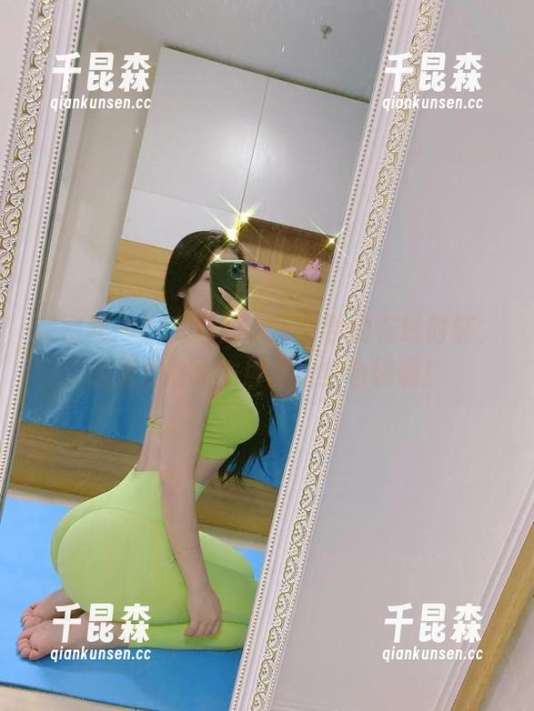 微密圈 - 120斤的小王同学的在线时刻，高清才敢大方展示这红色情调！