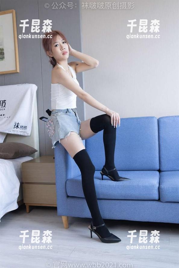 BoBoSocks袜啵啵 - 小淳两双高跟鞋合集：穿搭之路，步步为营...还是摔倒？