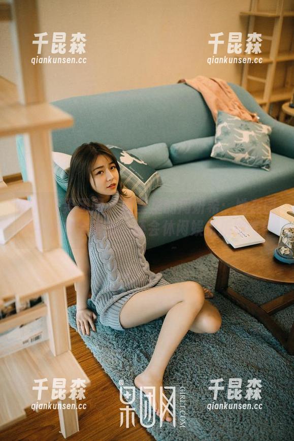 GIRLT果团网 - 教室里的周妍希：她在图片中不仅会读书，还会休闲娱乐接地气！