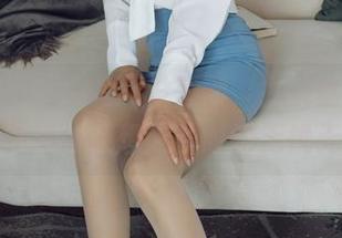 HuaYang花漾 – 没想到，尤妮丝的户外图片竟然让人想起儿时的无忧无虑。