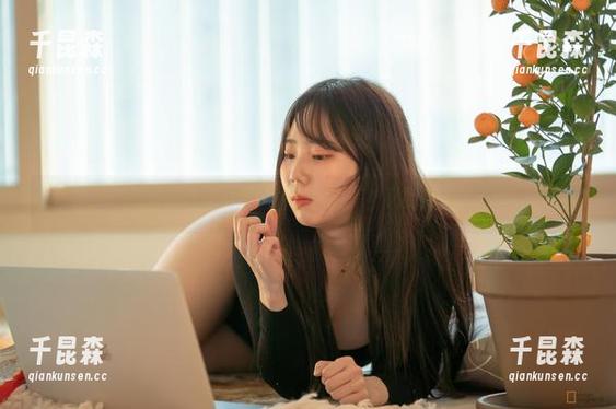 私拍迷你裙上线，MyuA(뮤아)又要撩人了！