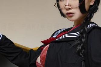 图集时间到，PAKI草莓酱带着镂空新娘装来耍酷！