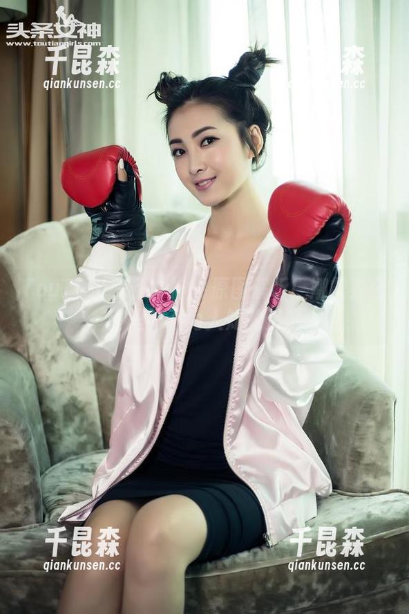 TouTiao头条女神 - 原图解析！娜露办公室里的不为人知的资源