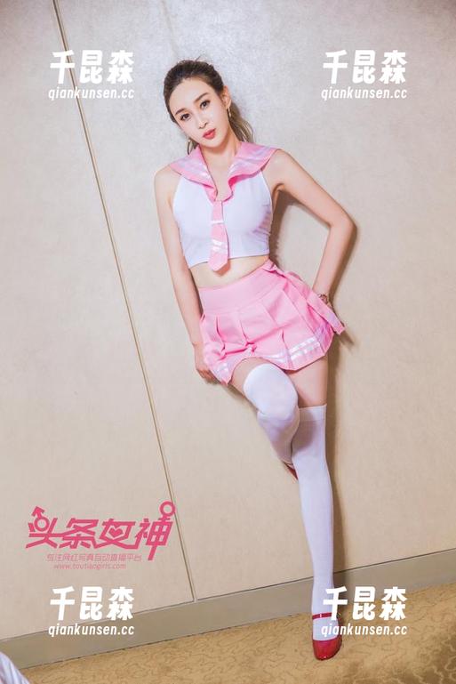 TouTiao头条女神 - 美脚？没错！李由美在无圣光中与写真玩得不亦乐乎。
