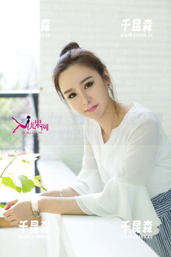 UGirls尤果网 - 更新，Angela楚楚重新诠释自己的秘书时光