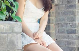UGirls尤果网 – Mikka涵涵在厨房，光影下的厨娘套图，完全无圣光感