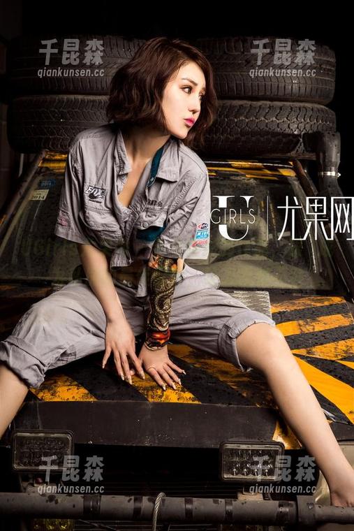UGirls尤果网 - 看谭晓彤的作品，眼鏡成为私房的最佳配件，让人忍俊不禁
