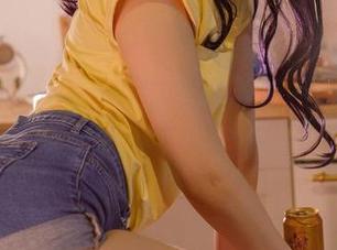 来一波Vinnegal的写真原图，女天狗裸装套装，确实有那么一点风骚的味道！