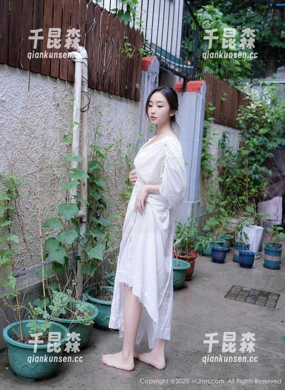 Xiuren秀人网 - 喷鼻涕的laura阿姣现身泳池图库，下载并不嫌多，谁说清凉不能有点俏皮！