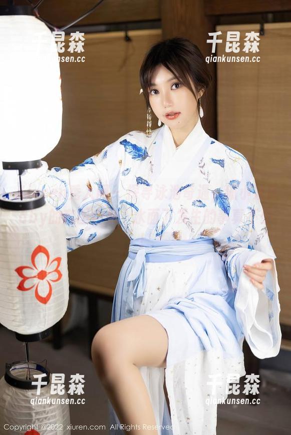 Xiuren秀人网 - 探寻泳池奇遇，狐小妖Baby的套图合集，水面下发生的事真不少！