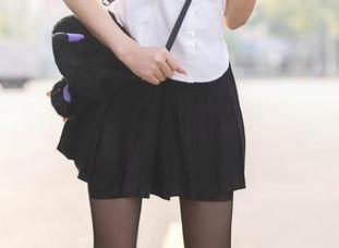 Xiuren秀人网 – 轩轩王子闪亮登场，油亮得让人想多看几眼的原图，轻松下载