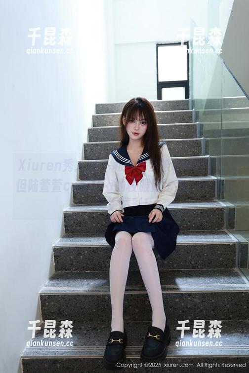 Xiuren秀人网 - 私拍险些被老师发现，但陆萱萱cecillia的校服照比我当年的作文更精彩！