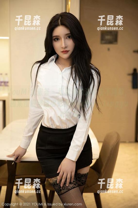 YouMi尤蜜荟 - 原图里的连体衣不简单，图集慢慢渗透出更多小心思——Lingyu真会玩