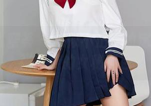 YouMi尤蜜荟 – 貌似不正经的定制写真：张茜茹的女秘角色