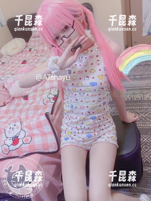 at鲨鱼校园版奇遇——喜提cos的新风尚，作品随时在线！
