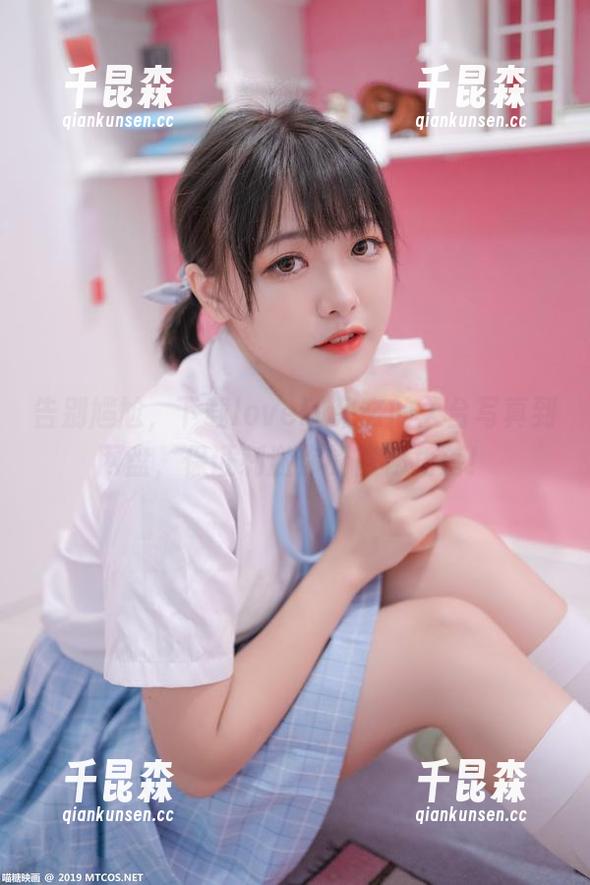告别尴尬，下载lovely呆玄的天台写真到网盘，保证刺激你的隐秘角落！