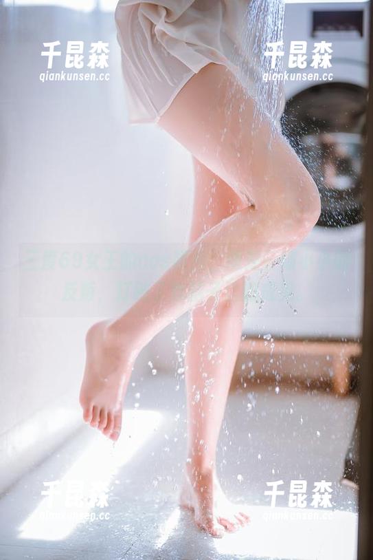 三度69女王的cos照片，像是一场小小的反叛，打破了我脑子里的成见。