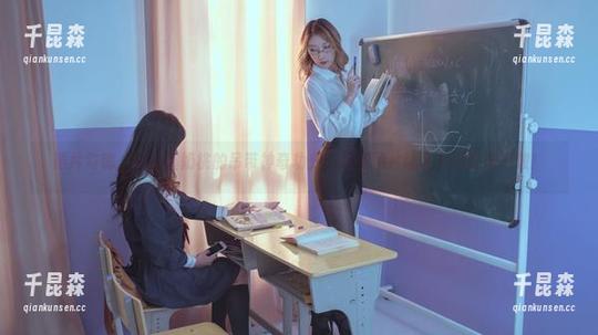 照片勾魂，云溪溪奶桃的吊带神奇功效：高清图片让人只想盯着不放！