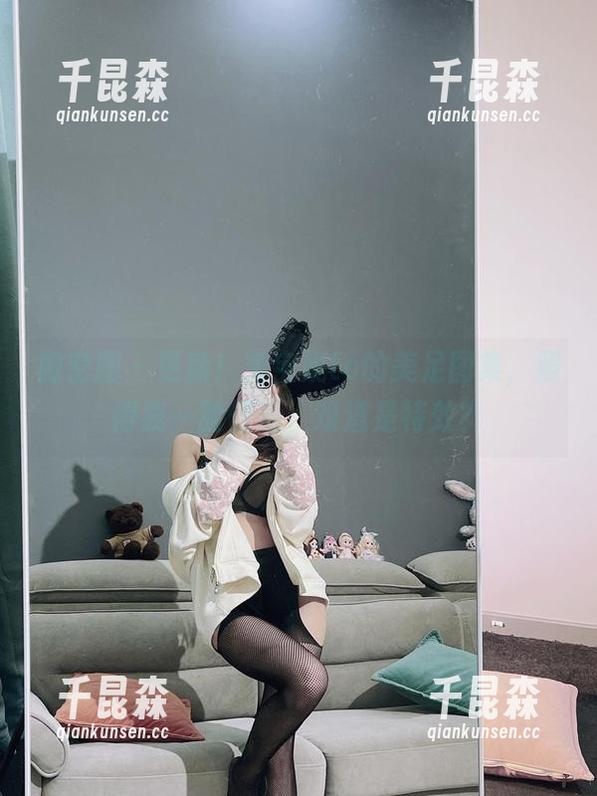 微密圈 - 更新！兔宝妮to的美足图集，照得我一脸懵逼，难道是特效？