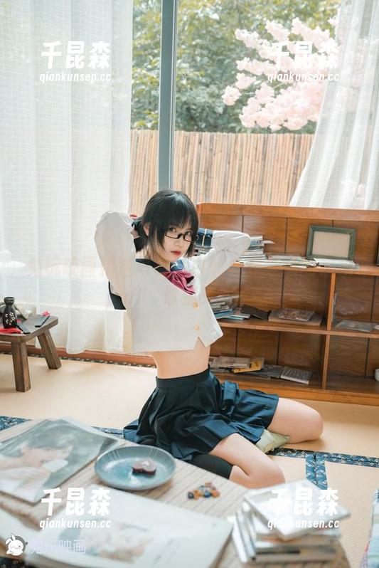 兔玩映画精选写真：白丝与足球场的欢乐联盟！
