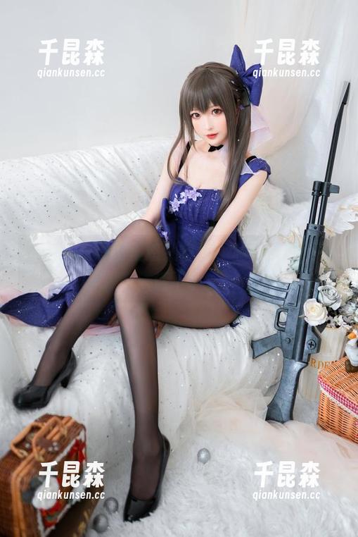 南宫 看南宫在短裙里悠然自得,私房情调不在话下。