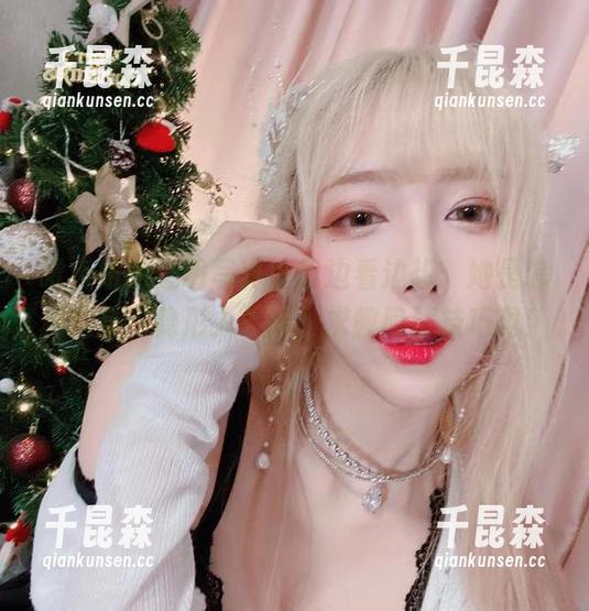 啾小妍的透明写真，我边看边想：她是怎样化身“隐形人”的，求教隐藏技巧啊！