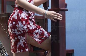 头条女神 – 恍惚间错把张梦艺的夜色小妖当成我的女朋友了，低头一看，图片里倒是别有洞天。