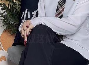 小众视觉 – 泳装写真，蓉蓉拿捏自如，轻松驾驭这休闲风。
