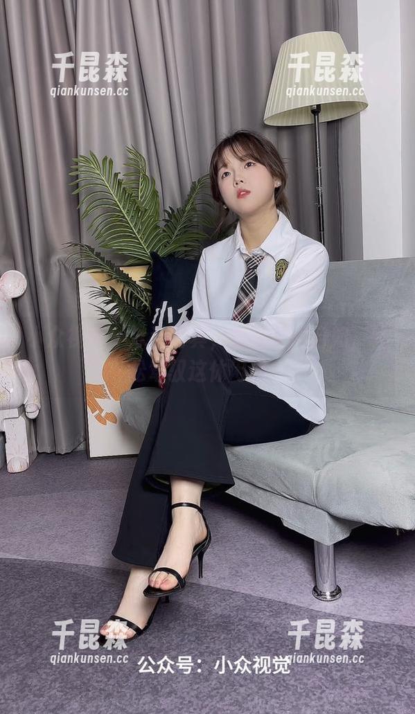 小众视觉 - 泳装写真，蓉蓉拿捏自如，轻松驾驭这休闲风。
