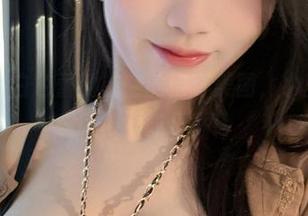 微密圈 – 白色蕾丝镂空的稀奇美图，小玉吃果冻玩得不亦乐乎！
