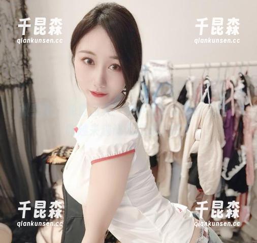 微密圈 - 免费图集！看小玉吃果冻的美腿，咋越来越让人沉迷了呢？