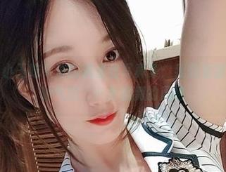 微密圈 – 小玉吃果冻的裤里丝写真集：我就是那个懒散又帅气的，一扑就倒的风格