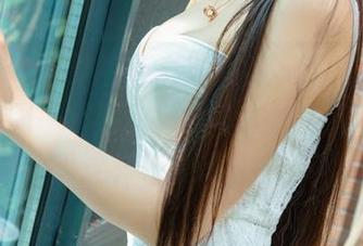 尤果网 – 如果有色彩能说话，李思宁的连衣裙原图一定会有很多奇怪的声音，起源于这神奇的写真集。