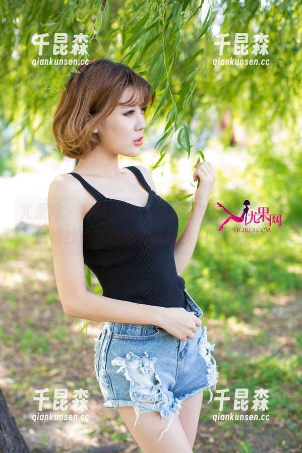 尤果网 - 翻翻李颜儿的最新婚纱照片，发现婚纱也能让你变成现实中的公主！