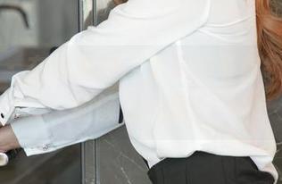 尤果网 – 在线美图，艾霓莎带你领略校园的颜值风暴。