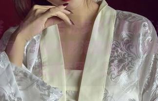 尤蜜荟 – 如果“合法萝莉”是那不走寻常路的孩童，她的电影海报能不能这样拍：“女孩套图”上线！