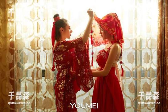 尤蜜荟 - 小KK的全套写真：轻轻一滑，裤里丝的诱惑