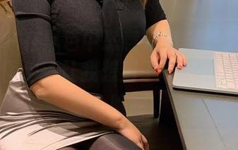 微密圈 – 在黑色中恣意发挥–张思允nice的全套图包，让我想到了一个不太好的比喻…哈哈。