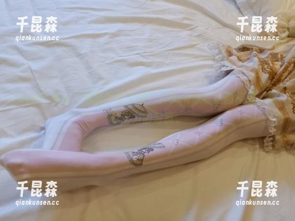 Sue？No,“想要个公主抱”！Dva泳衣在图库里，自带魔力的写真。