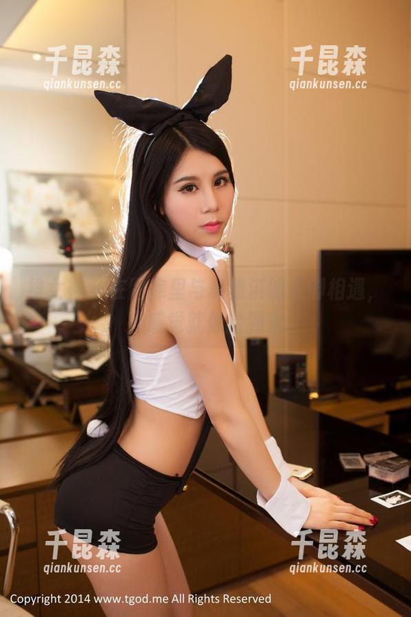 推女神 - 在图库里与莫雅淇的美脚相遇，那感觉就像捡到宝