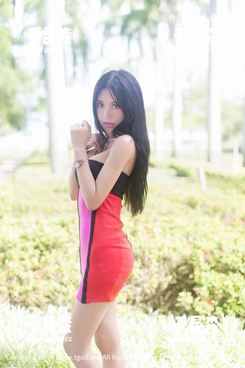 推女神 - 莫雅淇皮衣写真集：仿佛在说“来吧，约会我吧”，然后又在角落躲起来！