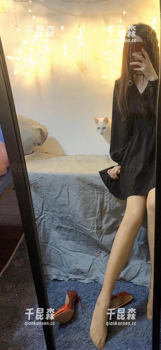 微密圈 - 提袜少女梦游红裙之旅——夸张合集，赶紧分享吧！