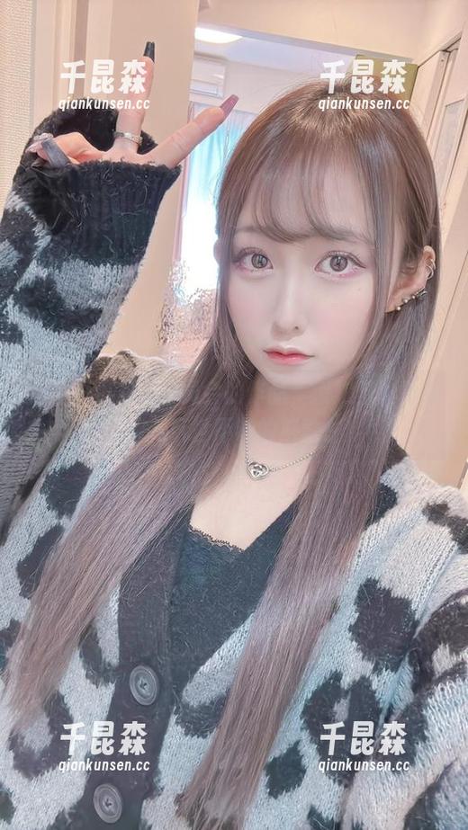 分享一组月城委员会的作品，狐娘巫女真有点儿玩世不恭的感觉。
