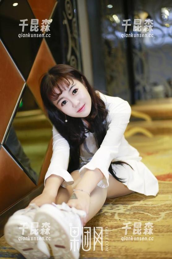 果团网 - 浴缸里的黄歆苑，清水与思绪交织出的美图！