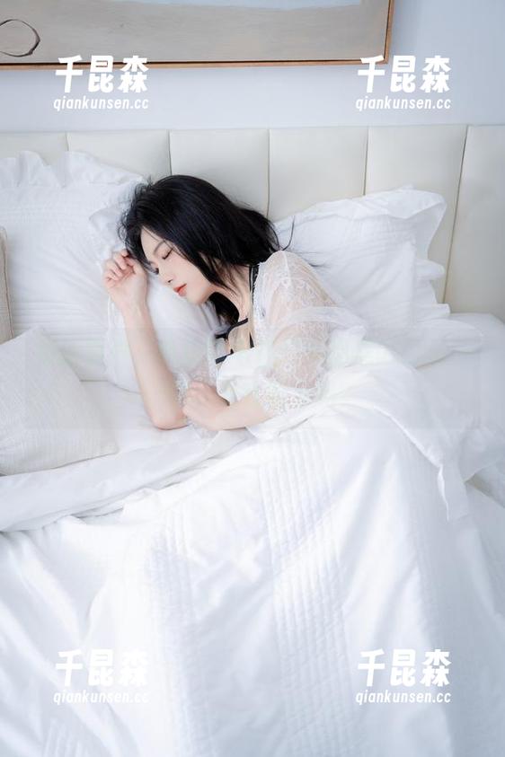 最新照片，桃良阿宅在户外晒黑的日子……呃，是在健身吗？
