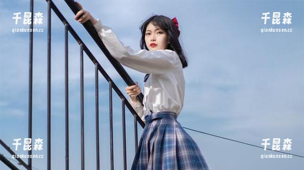 梨瑾瑾，那个室内的吊带裙女神，图库里的高清展现，果然让人心痒！