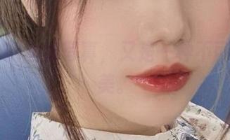 洛可ss的丝袜写真，又是一种不可言说的美。