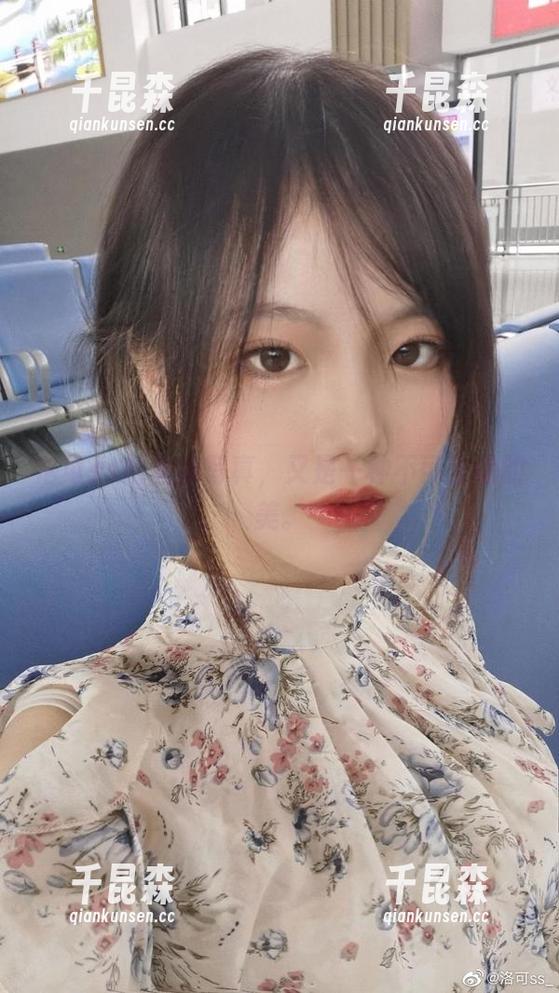 洛可ss的丝袜写真，又是一种不可言说的美。