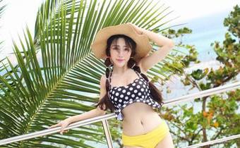 爱蜜社 – 奶牛穿搭和美图的神奇结合，小狐狸Sica的分享总是让人意外，谁能想到这个组合。