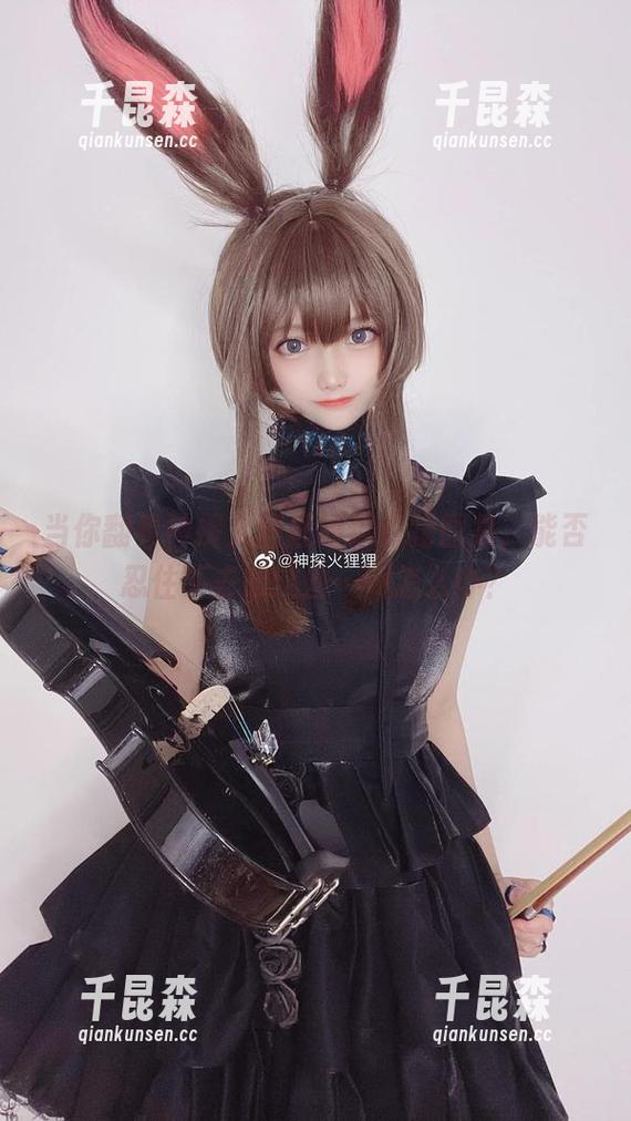 当你翻看神探火狸狸的连衣裙图集，能否忍住不去想这些……怎么办？